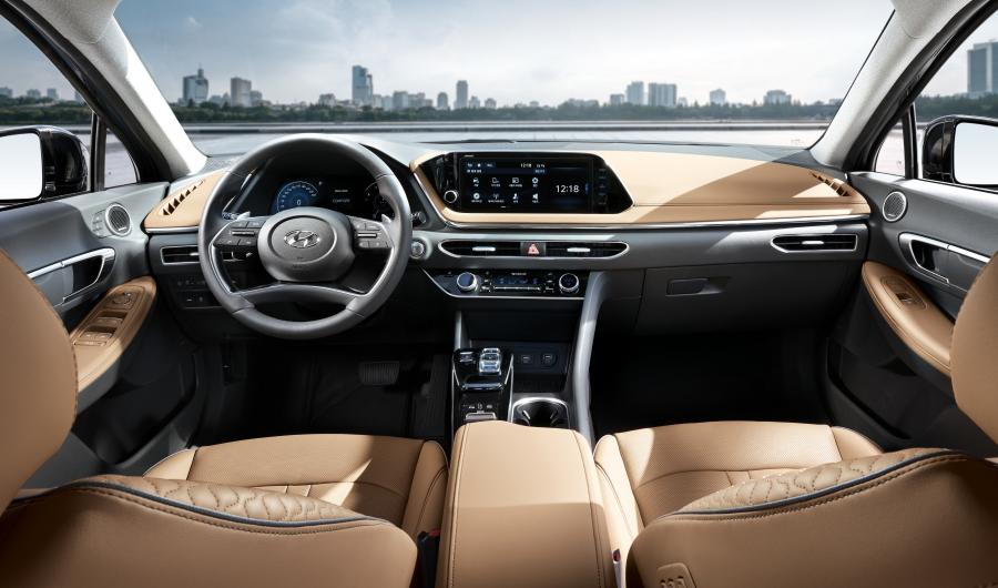 Торпедо Hyundai Sonata 2019 года  (KR) (фото 2 из 42)